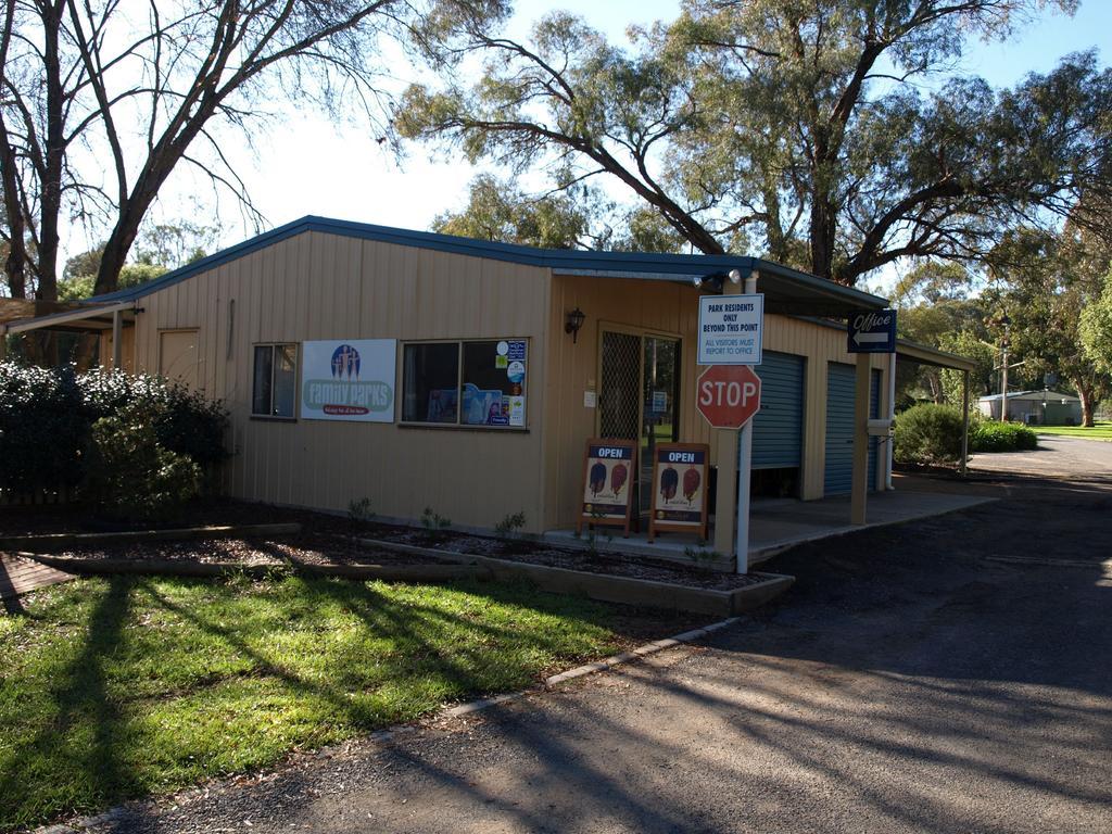 Cowra Holiday Park Exteriör bild