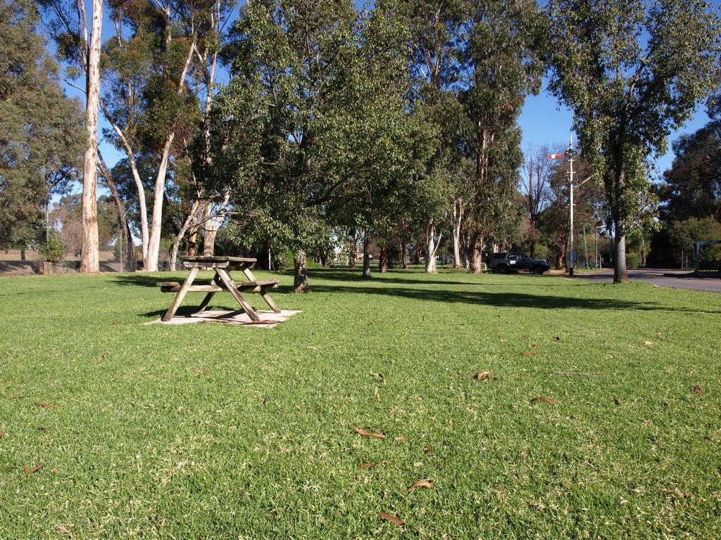 Cowra Holiday Park Exteriör bild